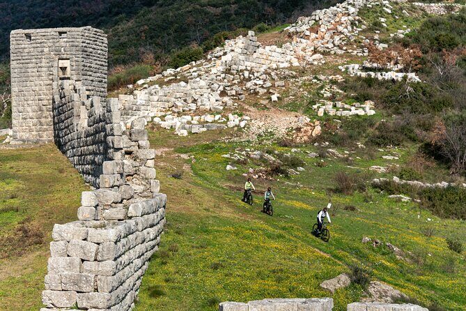 E-Bike Ancient Messini Way - Ancient walls and towers: the viewpoint that makes the fortifications click