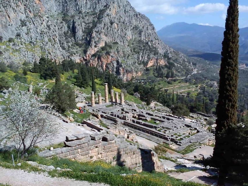 From Athens: Delphi Private Tour with Lunch Time - Oracle of Apollo, Omfalos, and the Temple of Athena Pronaia