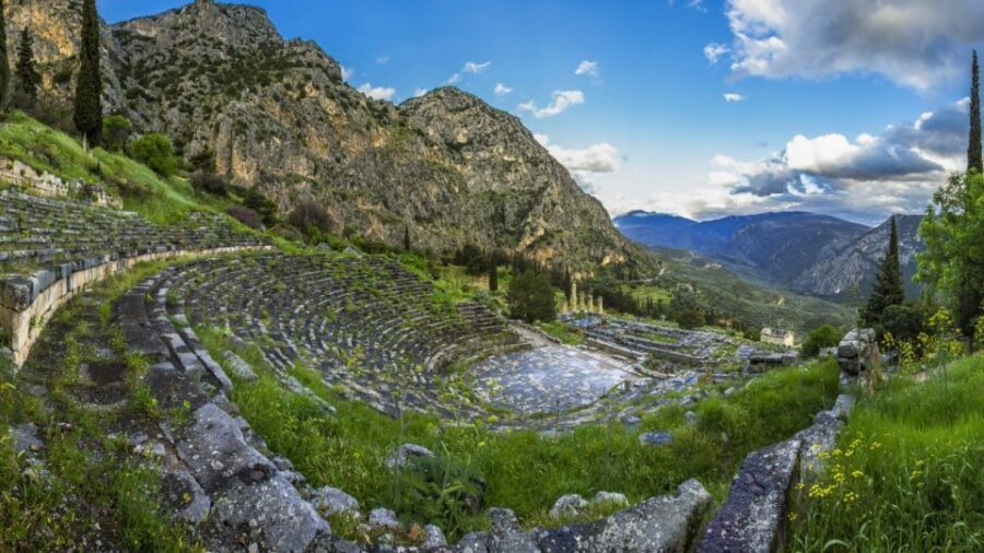 From Athens: Full-Day Delphi – Thermopylae Excursion - An Athens-to-Delphi-to-Thermopylae drive that takes all day seriously