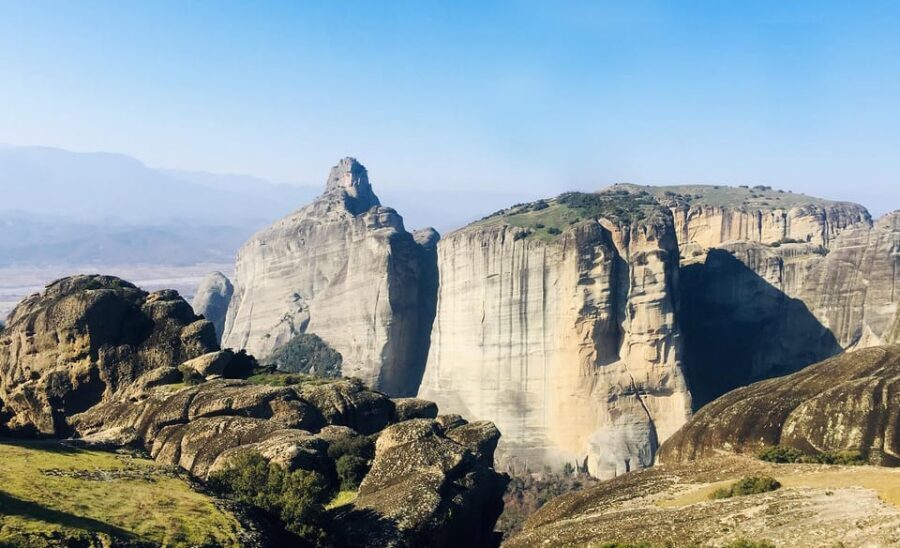 From Athens: Meteora Full-Day Trip with Guide on Luxury Bus - Meteora on a luxury bus: the value of a guided long day