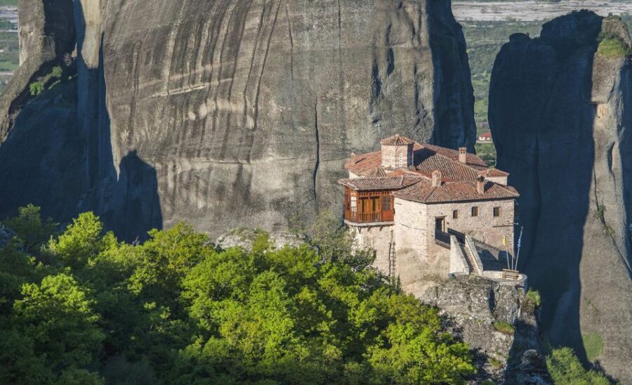 From Athens: Meteora Full-Day Trip with Guide on Luxury Bus - Kastraki lunch: a real break after the rocks