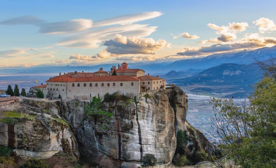 From Athens: Meteora Full-Day Trip with Guide on Luxury Bus - Timing and pace: how the day stays moving without feeling chaotic