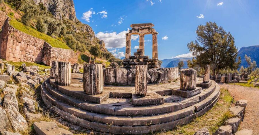 From Athens: Private Road Trip to Delphi - What to bring and wear for Delphi walking and Arachova strolls