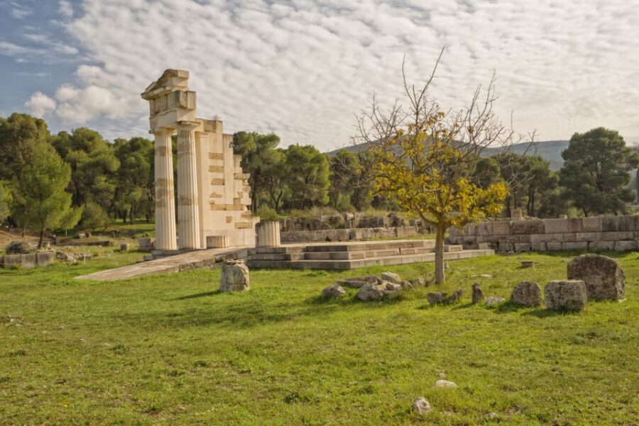 From Athens: Private Tour to Mycenae, Nafplio, & Epidaurus - Corinth Canal: a dramatic first pause