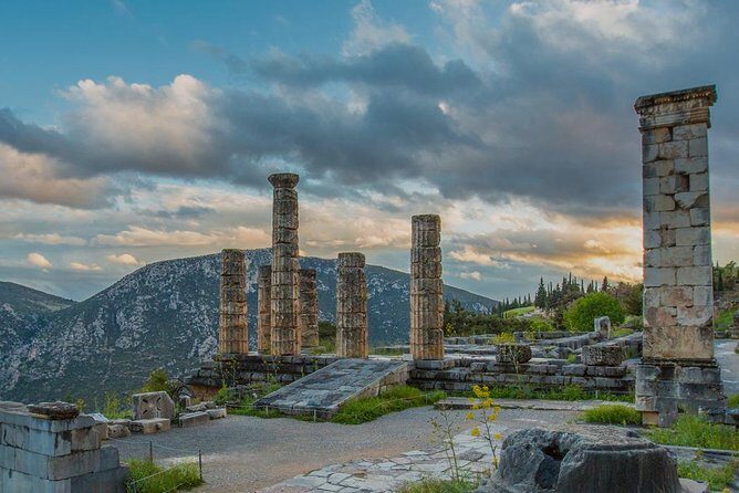 ''Full-Day Tour of Delphi-Byzantine Monastery of Hosios Loukas'' - Arachova stop: lunch and a mountain village rhythm