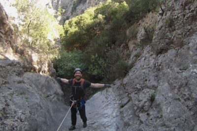 Gerakina Canyon - 30 minutes of training: safety-led canyoning with real people (not robots)