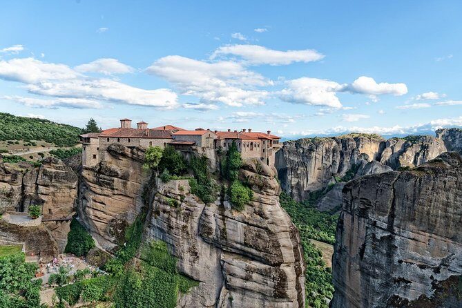 Hiking in magnificent Meteora - Why Meteora hiking feels different from viewpoint hopping