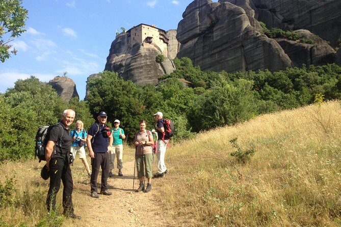 Hiking in magnificent Meteora - Starting at Kastraki: Pantokrator ruins and your first big steps
