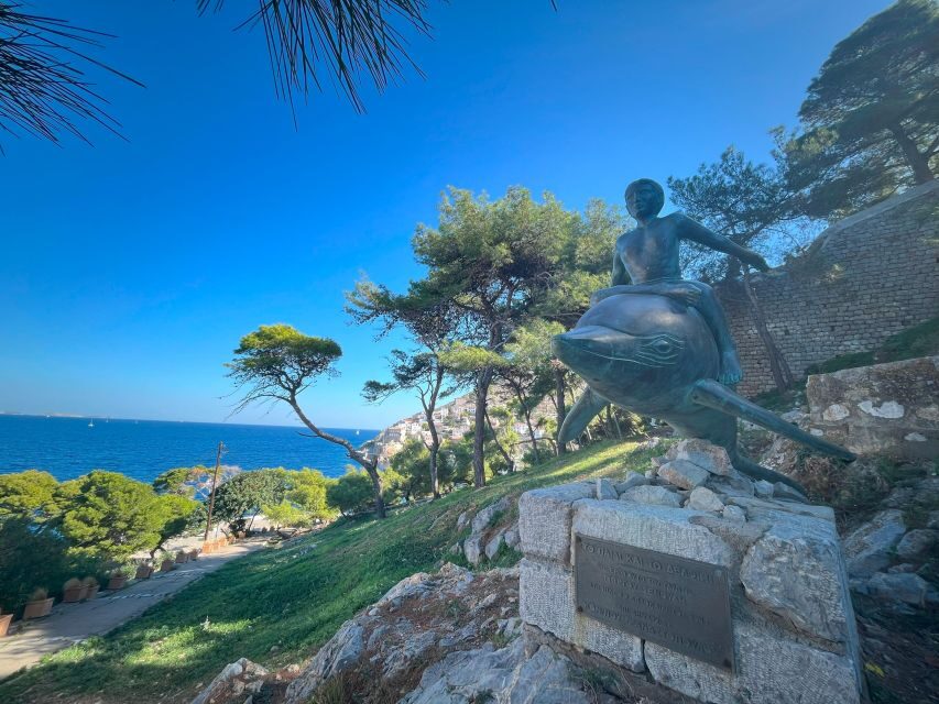 Hydra Island Private tour from Athens with your own guide - Statue of Miaoulis and the quick culture hit around the port