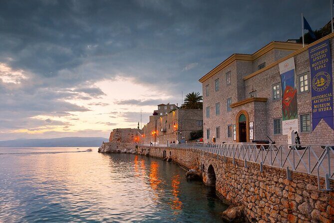 "Hydra: Wander the Cosmopolitan Car-Free Island on Foot" - Timing That Matters: A 10–11 Hour Day Without Wasted Stress