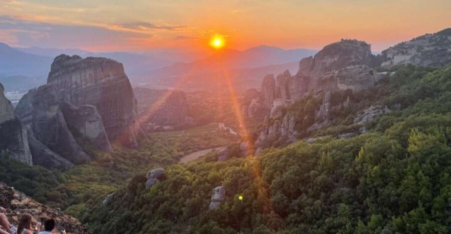 Kalabaka or Kastraki: Meteora Sunset Tour - Meteora sunset in 4 hours: how the timing actually works