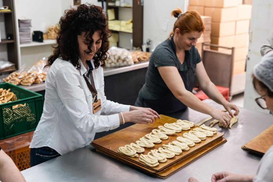 Kalamata: Food tour and Olive Oil Tasting with Light Lunch - Traditional Workshop Stop for Messinia and Mani Staples (And Why Morning Matters)