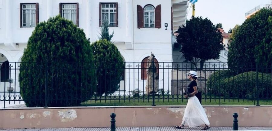 Kalamata : Historical Gossip Tour - Meeting at the statues and getting the old town on your side