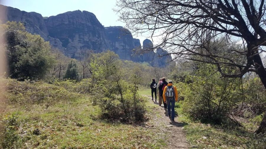 Meteora: Easy Hiking Adventure - Dress code, shoes, and what to pack for this easy hike