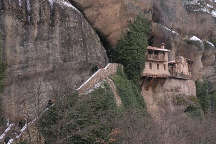 Meteora: Easy Hiking Adventure - Climbing to the top: Great Meteoron and Varlaam views you earn