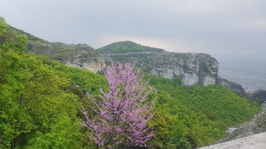 Meteora: Easy Hiking Adventure - Getting to the trail: Kalambaka, a mini-bus ride, and Wi‑Fi comfort