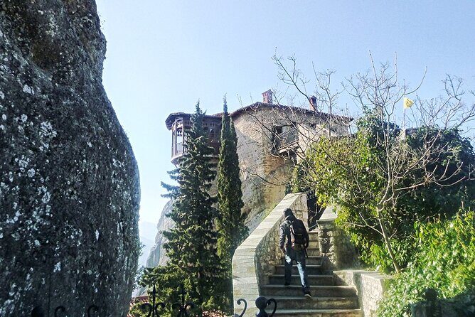 Meteora Full-Day Trip with Guide on Luxury Bus From Athens - What you should actually look for inside Meteora (and why)