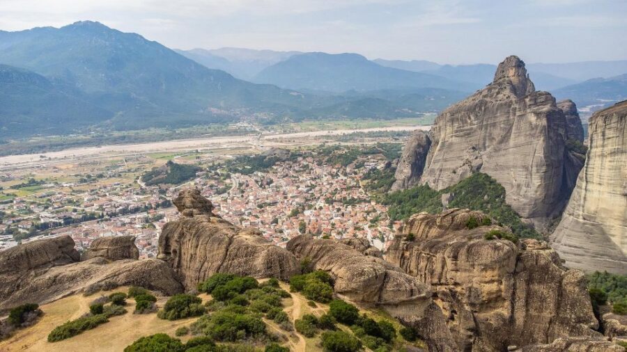 Meteora Monasteries "Byzantine Walks" From Thessaloniki - Inside the monasteries: frescoes, icons, and museum pieces
