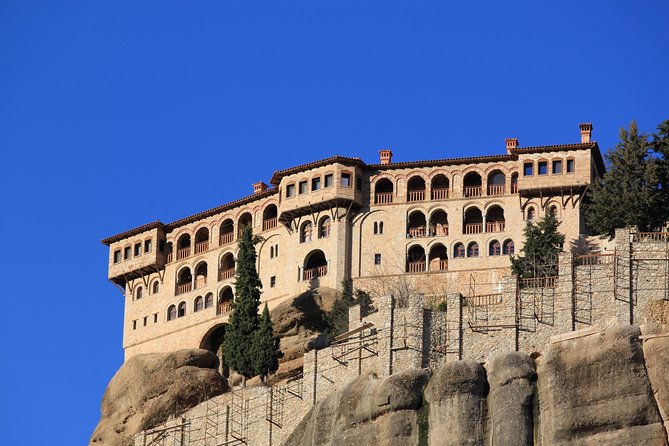 Meteora Monasteries Fully Private Day Tour with Great Lunch-Drinks Included - The Thermopylae stop: a history pause with a familiar face