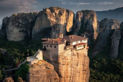 Meteora: Panoramic Morning Small Group Tour with Local Guide - Pickup in Kalabaka or Kastraki, then straight into the Meteora world