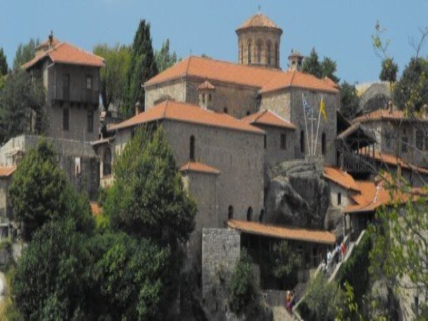 Meteora Private Full Day Tour from Athens & Free Audio Tour - The Best Time for Photos: Your 30-Minute Viewpoint Stop