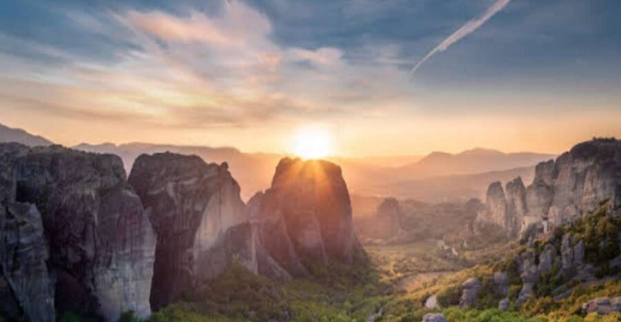 Meteora Private Full Day Tour from Athens & Free Audio Tour - Thermopylae in 30 Minutes: Leonidas’ Story, Compressed but Useful