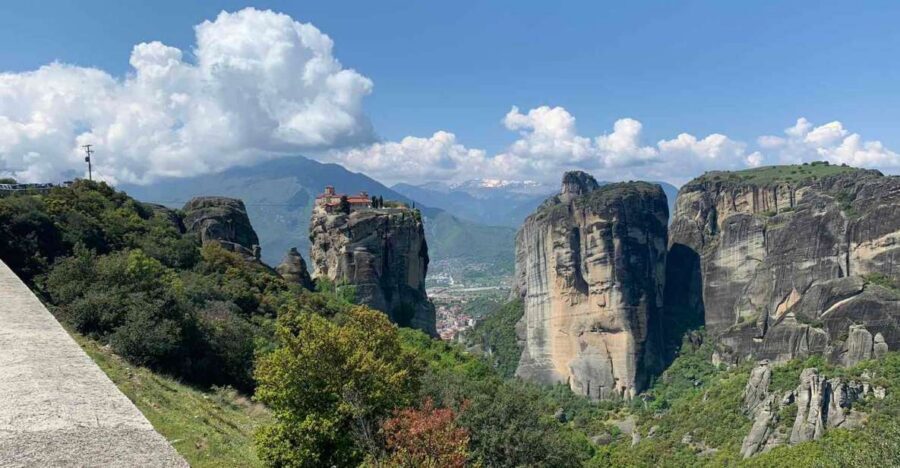 Midday Tour in Meteora from Kalabaka's trainstation - VIP minibus comfort: what that extra service buys you