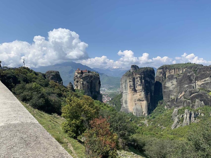 Midday Tour in Meteora from Kalabaka's trainstation - The three monastery visits: your dress-code checklist