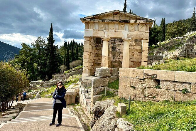 Mystical Delphi & Hosios Loukas Byzantine Wonder Luxury Day Tour - Arachova Village Stop: Mountain Break and Souvenir Time