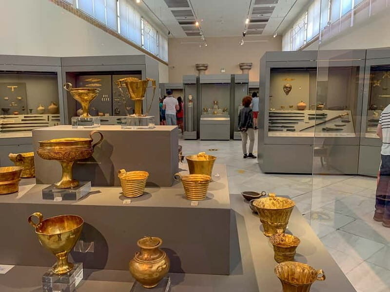National Archeological Museum Private Tour with Admission - Stop inside the galleries: Death Mask, gold, and why myths look different in real objects