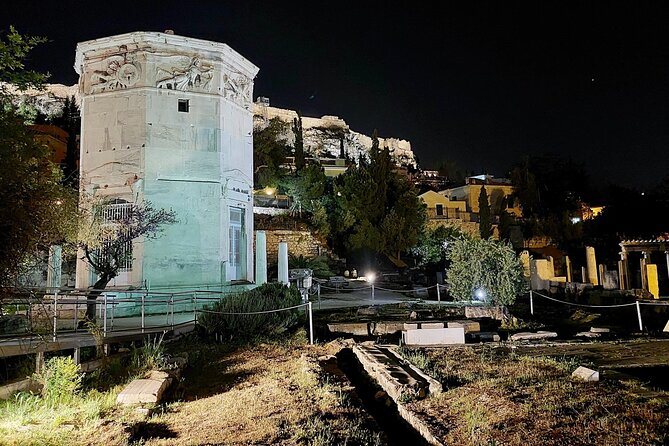 Night Tour of the City of Athens with Guide in Spanish - The Guides: Style Matters More at Night