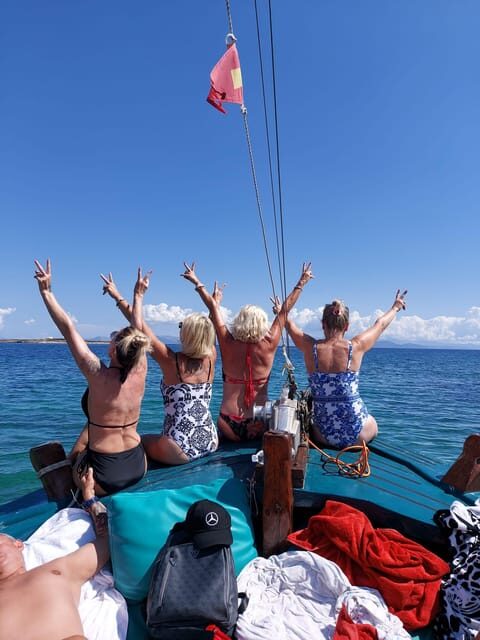 Porto Rafti: Athens Cruise Tour with Mediterranean BBQ - Mediterranean BBQ lunch: why the onboard meal is the real comfort break