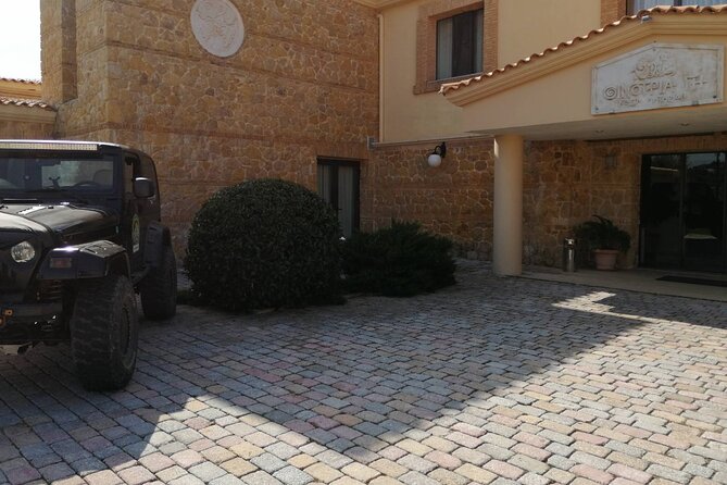 Private 4x4 Wine Tour from Athens to Marathon Lake and a Winery - The tasting: 2 wines and 1 vinegar (and how to think about it)