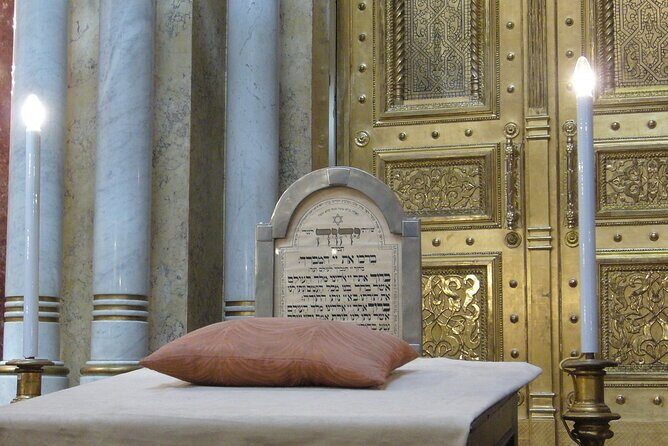 Private Jewish Heritage Tour in Athens, Jewish History & Culture - Etz Chaim Synagogue across the way: Romaniote roots and earthquake repair