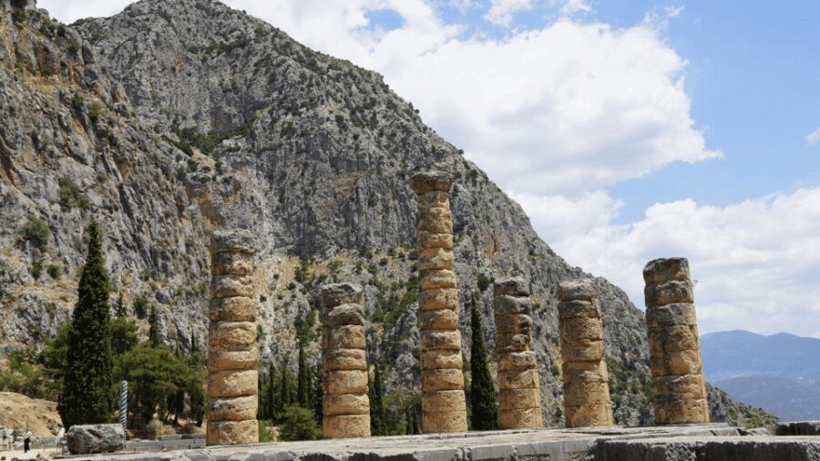 Private Luxury Tour: Delphi, Itea & the Charm of Galaxidi - Lunch in Delphi: plan your energy, not just your food