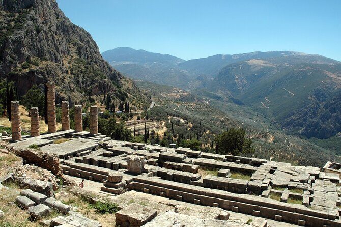 Private Luxury Tour: Delphi & Thermopylae – The 300’s Legacy - Dining in Delphi: A Taverna with Valley Views