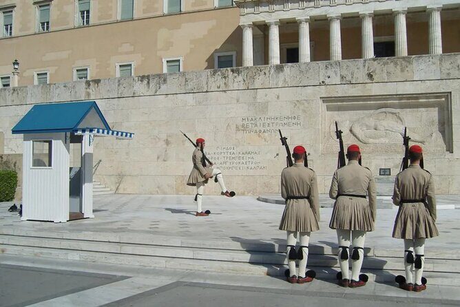 PRIVATE Minibus Tour of Athens (by Piraeus Express) - Syntagma Square and the Guards’ change: plan for the hour
