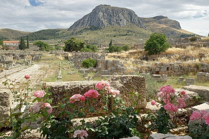 Private Tour in Athens Corinth - Hellenic Parliament and the Tomb of the Unknown Soldier: Athens in full uniform