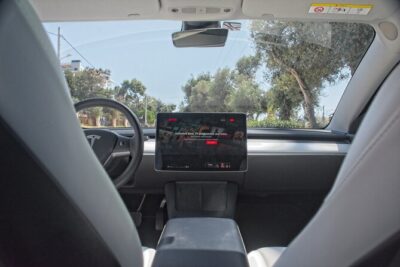 Private Transfer from Athens Airport to Athens City with Tesla - Flight Tracking: The Difference Between On-Time and On-Your-Time