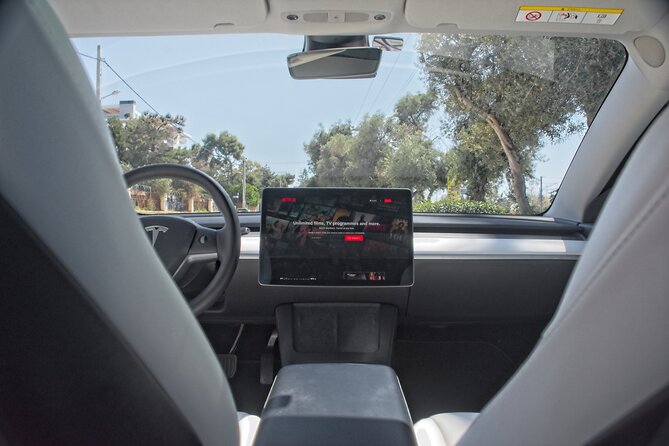Private Transfer from Athens Airport to Athens City with Tesla - Flight Tracking: The Difference Between On-Time and On-Your-Time