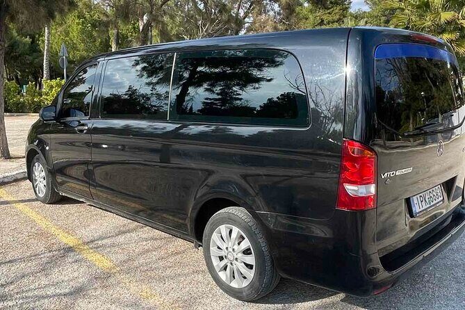 Private Transfer from/to Santorini Port and Airport - The human touch: what Michelangelo and Lefteris add to the ride