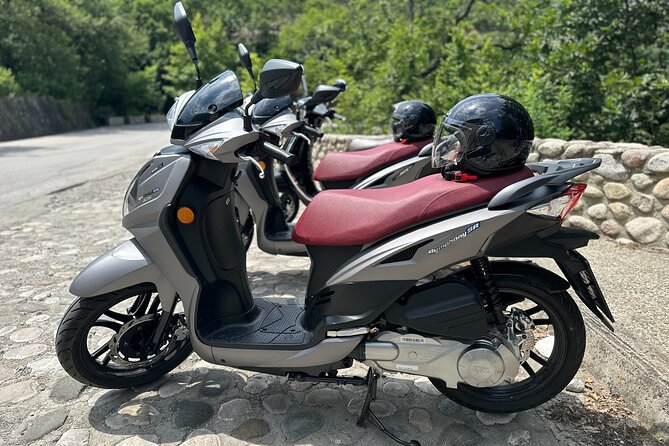 Ride On The Rocks Meteora | Scooter and E-bike Rentals - Getting Your Scooter or E-Bike: The License + Helmet Step