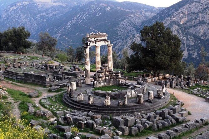 Sacred Delphi & Osios Loukas in a Full Day Private Tour - Hosios Loukas: golden mosaics and a calmer morning pace
