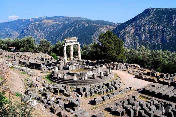 Sacred Delphi & Osios Loukas in a Full Day Private Tour - Price and logistics: when this is a smart buy