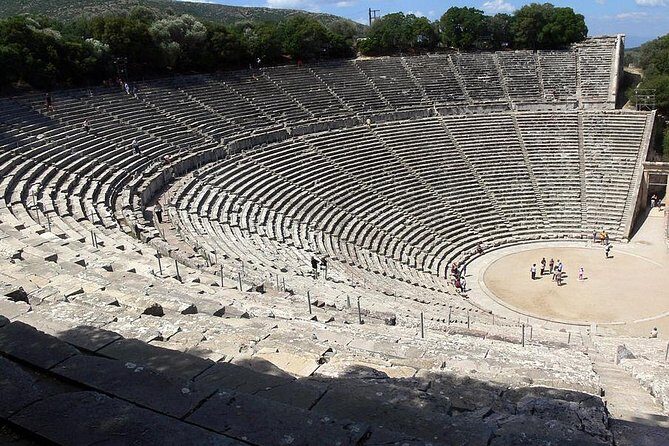 Santorini from Athens - From Syntagma Square to the Santorini ferry: the morning plan