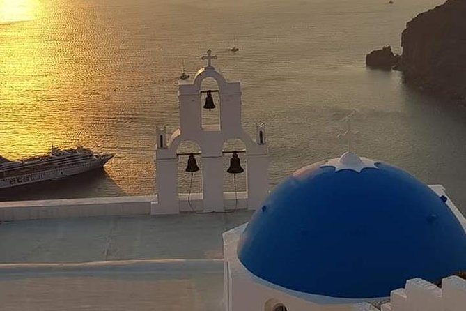 Santorini: Private Tour in the Picturesque Village of Oia - Coffee, Churches, and Shopping With a Real Time Limit