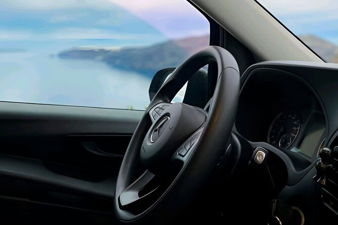 Santorini Taxi Service - The Driver Factor: Manos, Punctuality, and Help When Plans Change