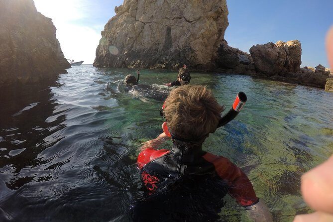 Snorkeling and swimming tour to the Poseidon's temple at Sounio cape - Small group size (max 8) and the guide factor