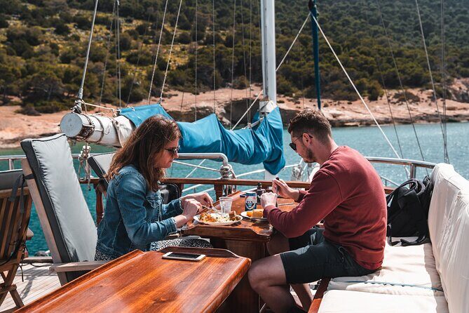 Sunset Dinner Cruise: Sunset, Swim, Drinks, and Dinner Onboard - Dinner onboard: what chef-prepared food means on a boat