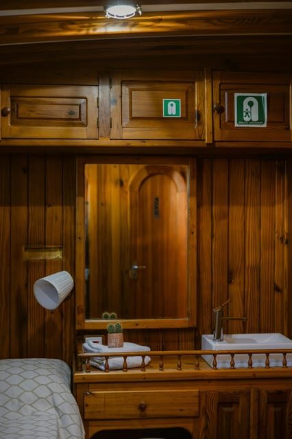 Sunset Dinner Cruise: Swim Stop, Drinks & Onboard Dining - The Crew and the Small-Boat Feel: Why Comfort Shows Up in Reviews